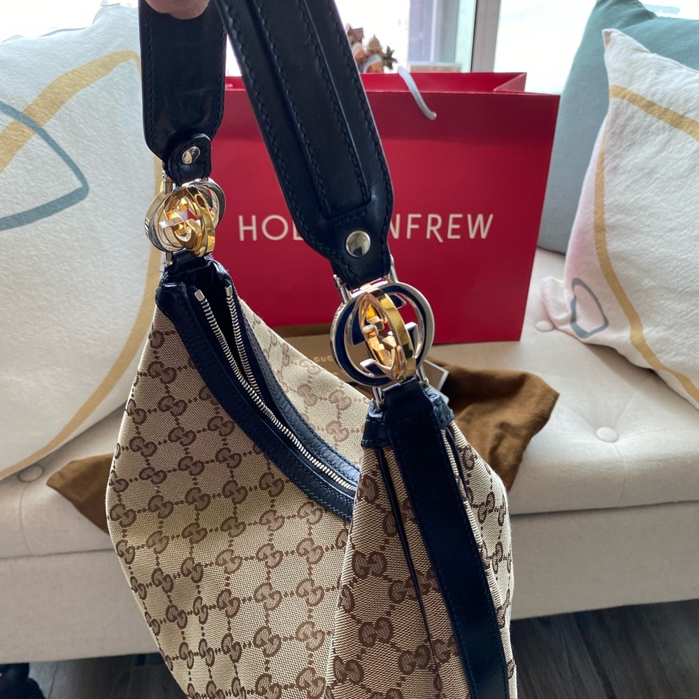 Gucci Hobo bag with dust bag and authenticity card bought in holt renfrew - Picture 6 of 10